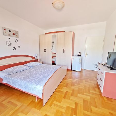 Rooms And Apartments Porat Стобрек Экстерьер фото